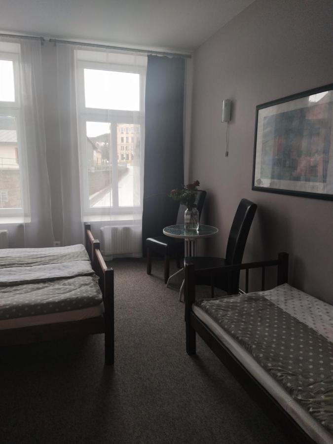 Teplice nad Metují Hotel Koruna Penzion מראה חיצוני תמונה