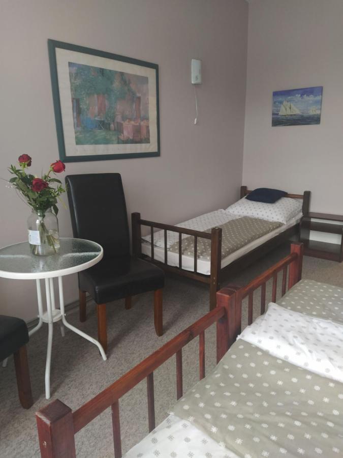 Teplice nad Metují Hotel Koruna Penzion מראה חיצוני תמונה