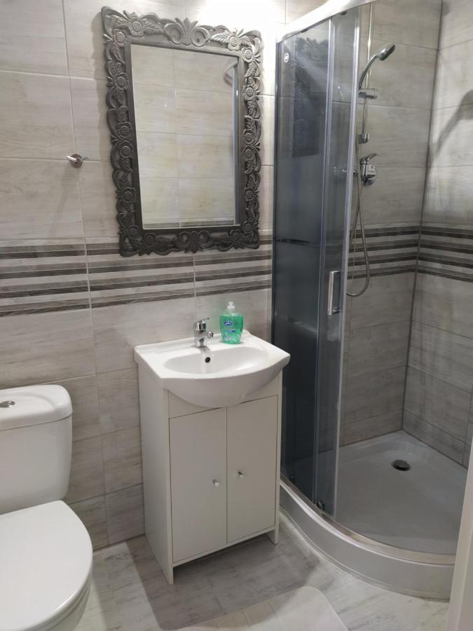 Teplice nad Metují Hotel Koruna Penzion מראה חיצוני תמונה