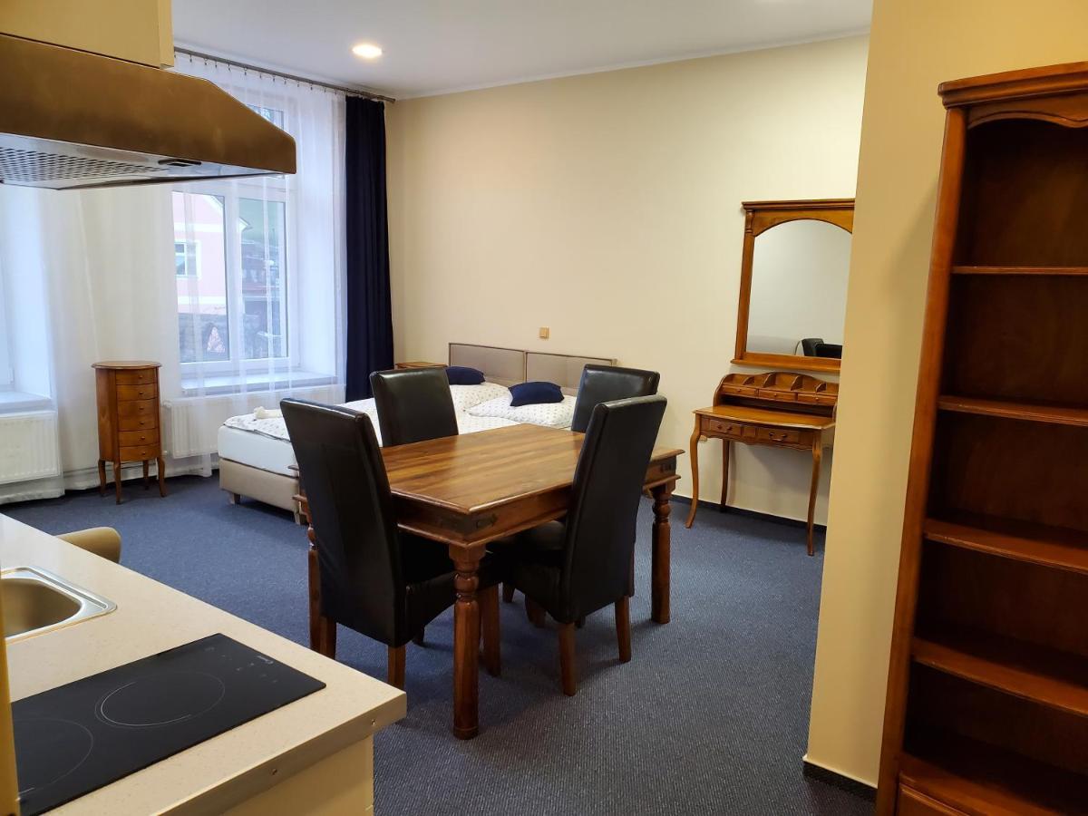 Teplice nad Metují Hotel Koruna Penzion מראה חיצוני תמונה