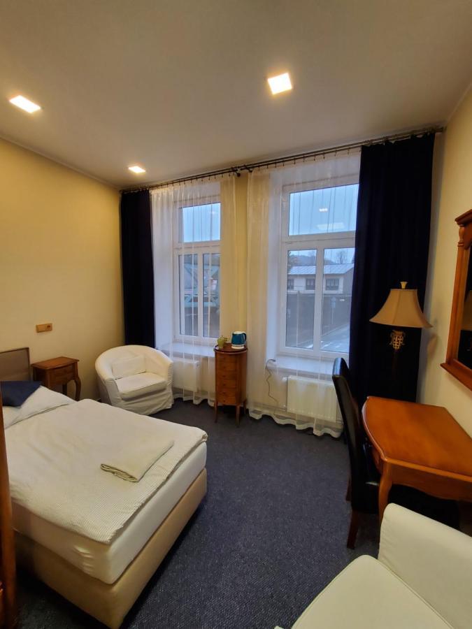 Teplice nad Metují Hotel Koruna Penzion מראה חיצוני תמונה